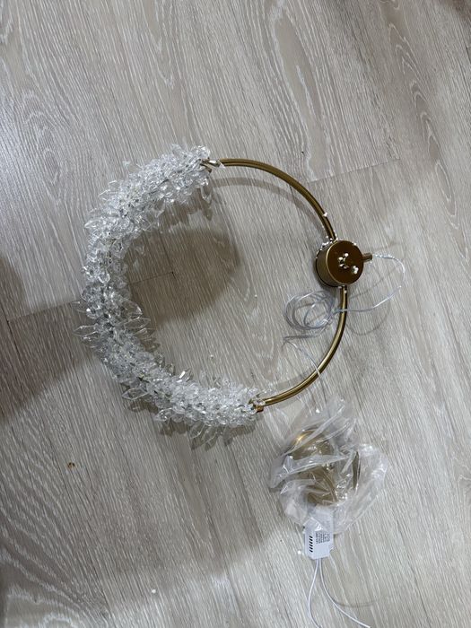 Продам люстры современные