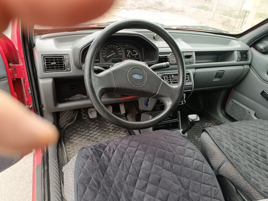Автомобиль Ford fiesta