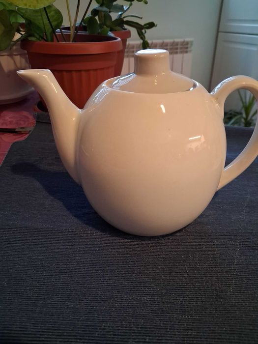 Порцеланов чайник за чай