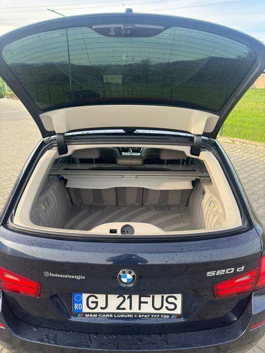 BMW Seria 5 Touring (F11), motorizare 2.0 diesel (520d), an fabricație 2012, cutie automată.