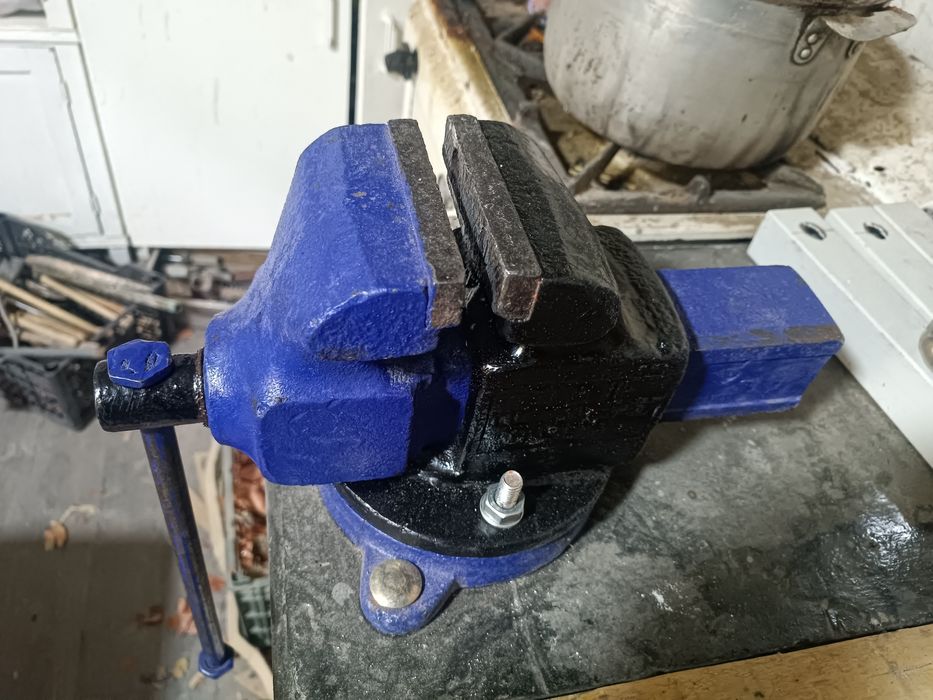 Продается ТИСКИ СССР