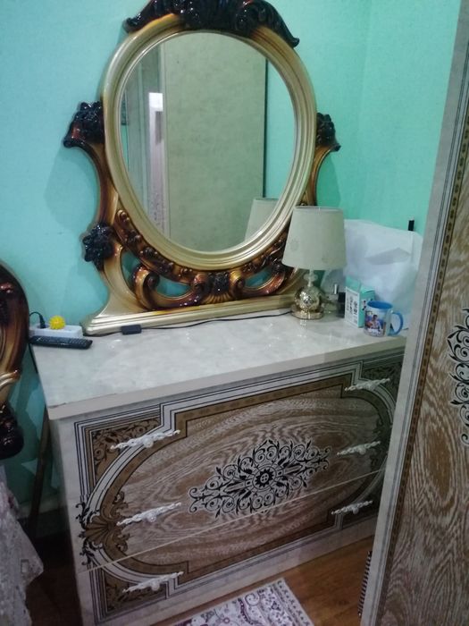 Продаётся спальный гарнитур.