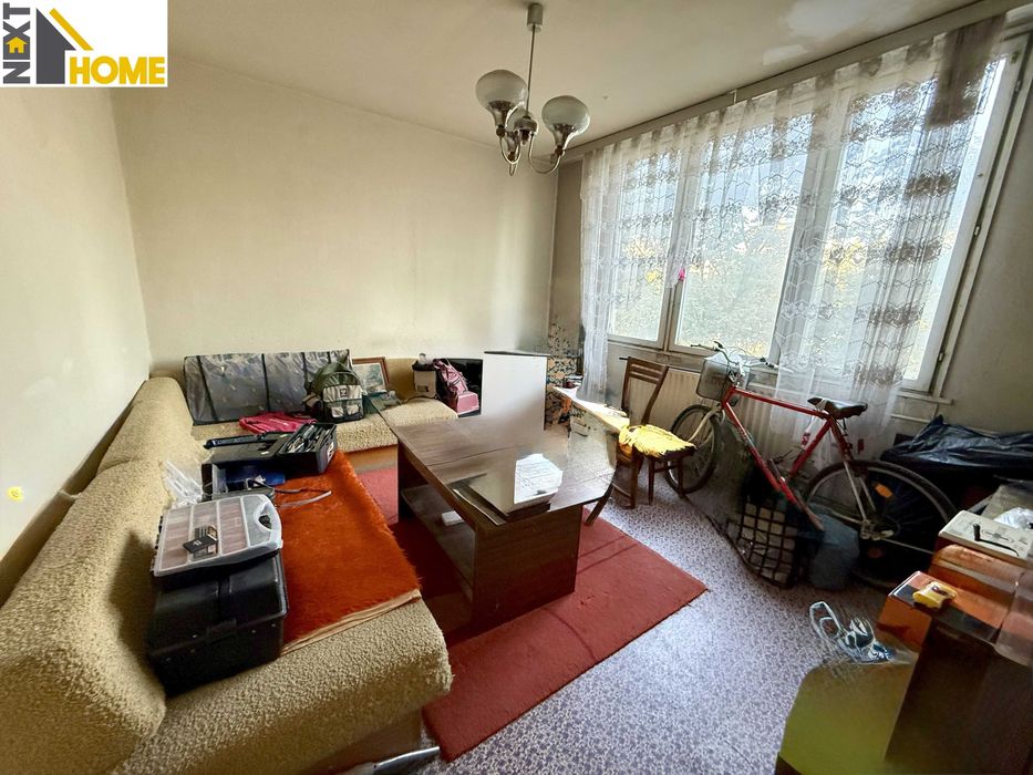 Просторен тристаен апартамент в монолитна жилищна сграда