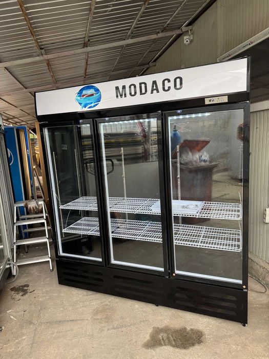 Vitrină frigorifică MODACO 3 uși 180x56x200