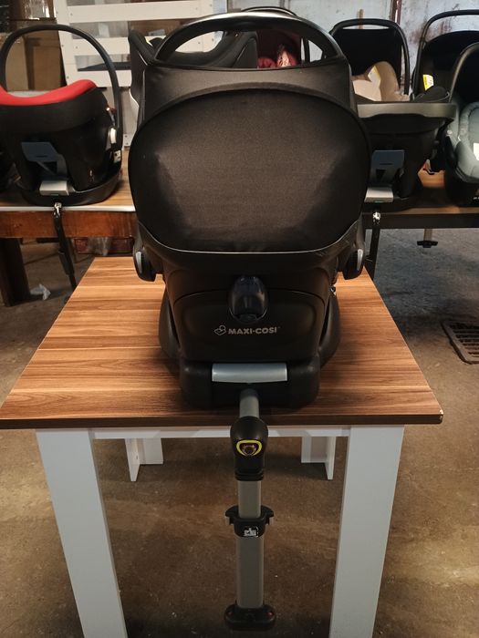 Maxi-Cosi CabrioFix с ISOFIX база EasyFix.