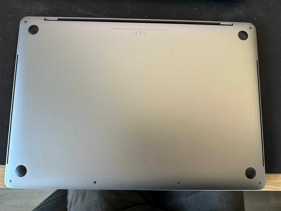 MacBook Pro 15" 2019 | i7 2.6GHz | 16GB RAM | 256GB SSD | Touch Bar