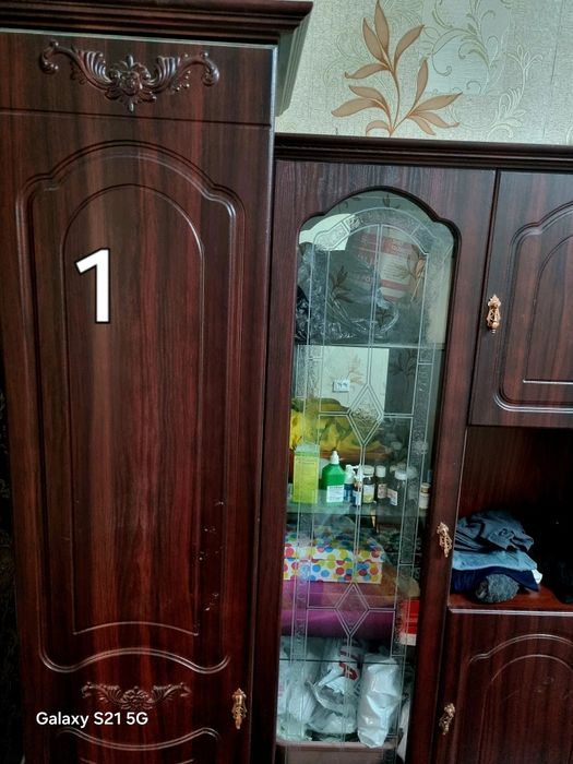 Гостиная мебель  сотилади.