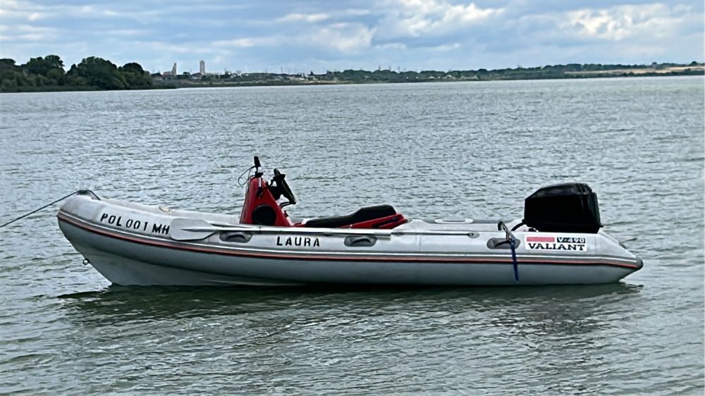Barca RIB Valiant V-490 cu motor 40 cp si peridoc