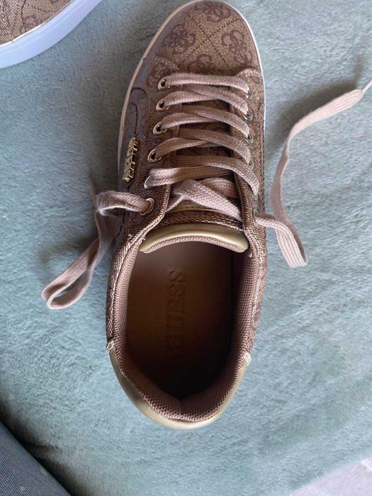 Маратонки Guess Нови !!!