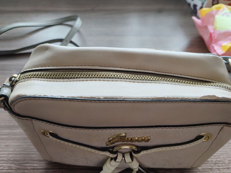 Дамска чанта Guess