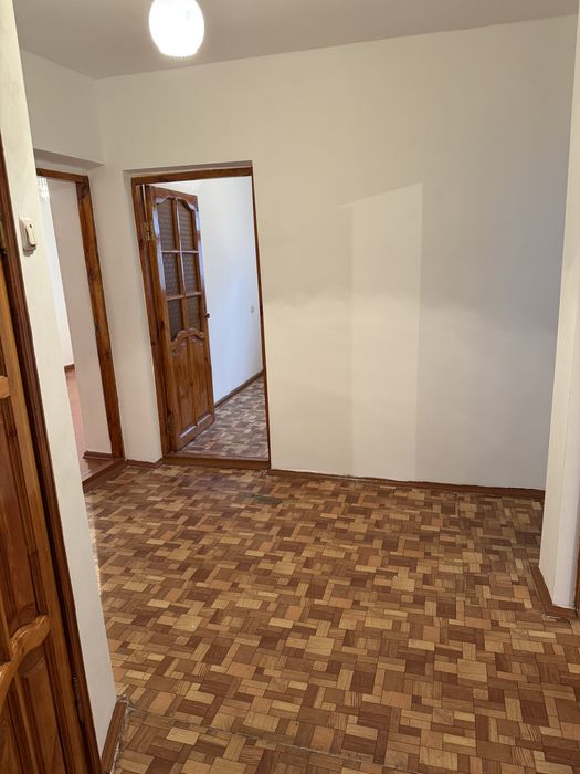 4ком по Абая, 2эт не угловая