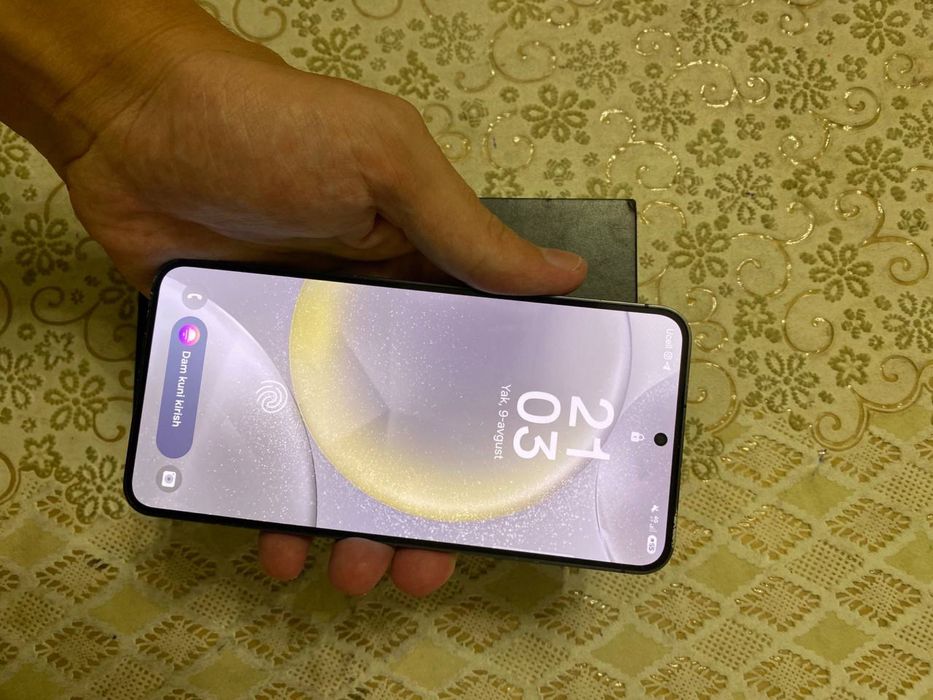 Samsung S 24 telefon
