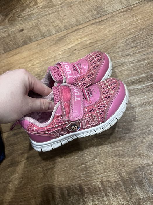 Кеды и кроссовки на девочку