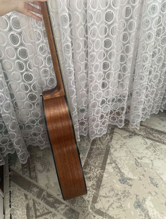 Продам гитару. Новая.