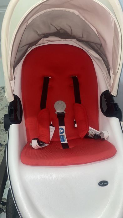 Коляска модная