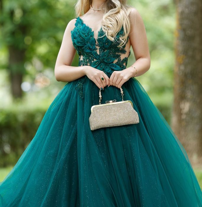 Рокля за абитуриентски бал