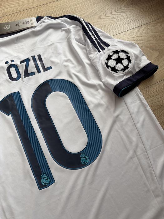Tricou de fotbal Real Madrif Mesut Ozil Adidas marime M nou cu eticheta