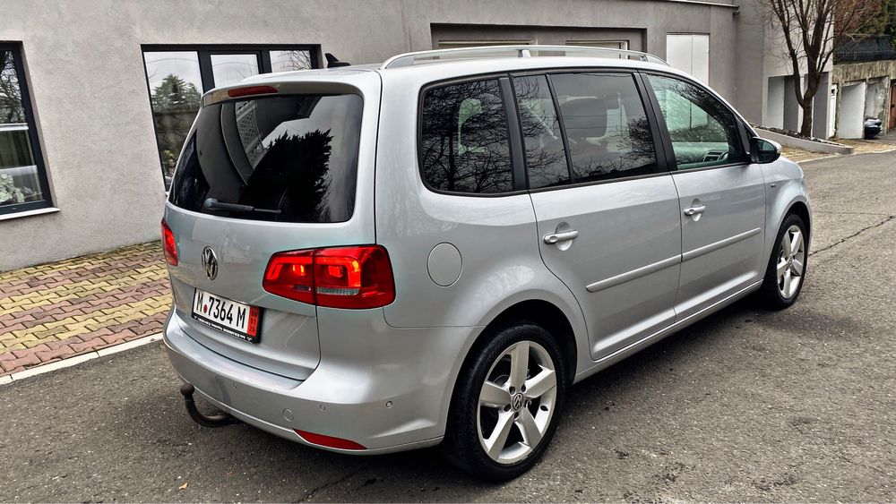 Vand VW Touran 06.2015 2.0tdi 140cp Model CUP bixenon navi inc scaune