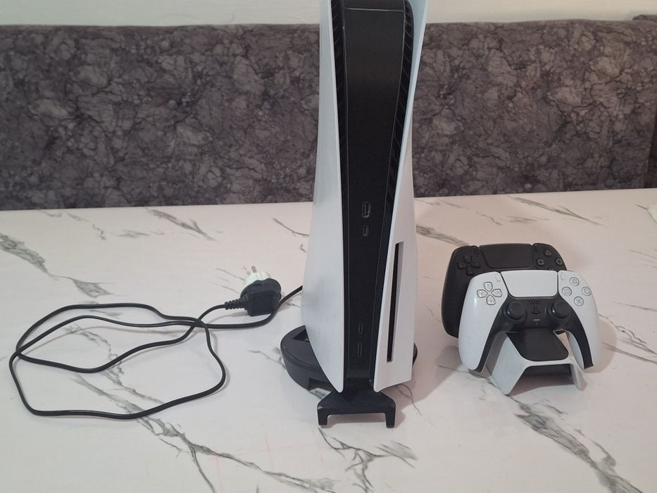 Продается Sony Playstation почти новый ,