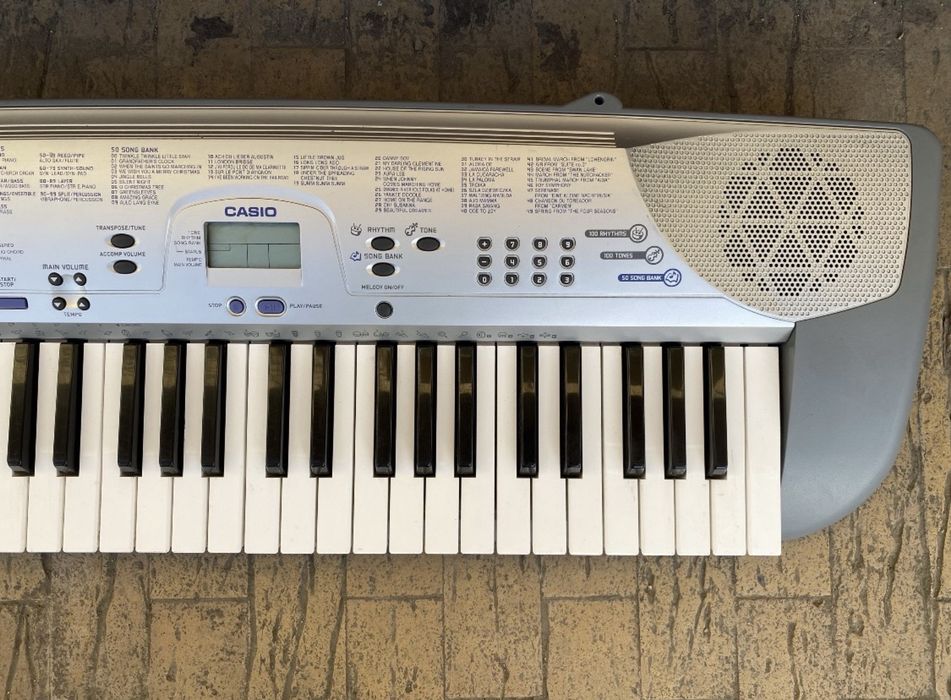 Casio CTK-230.