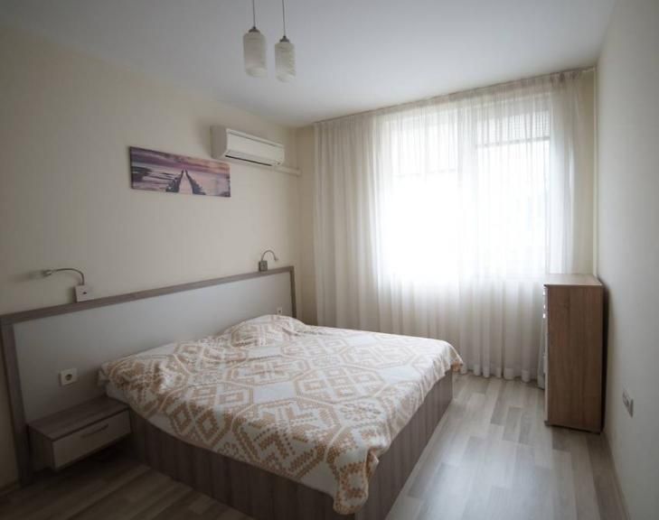 Дава се под наем Двустаен апартамент в Бургас, Лазур - 52 кв.м за 459 € - Снимка #2