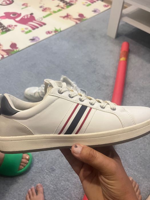 Чисто нови мъжки обувки