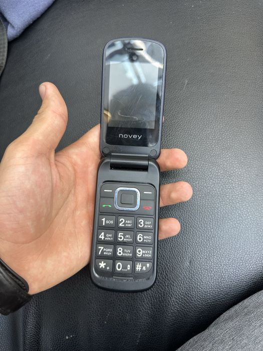Novey knopkali telefon