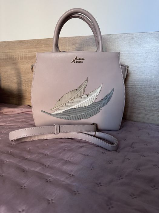 Дамски чанти и портмонета