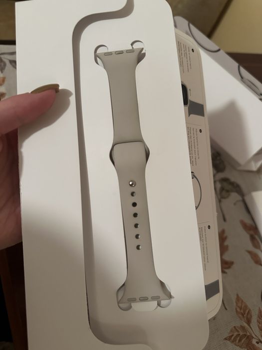 Apple Watch SE gen 2, 40 mm, culoare Starlight (aluminiu)