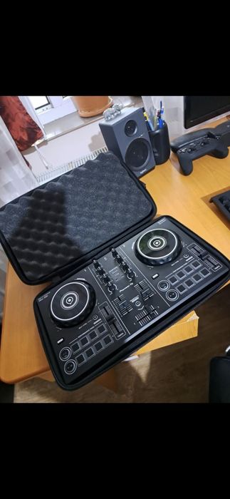 Vând Pioneer DDJ-200 – mic, nervos și gata de petrecere