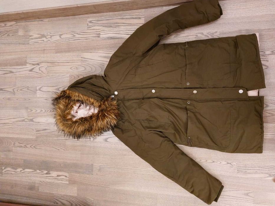 Продам куртку zara  для девочоки