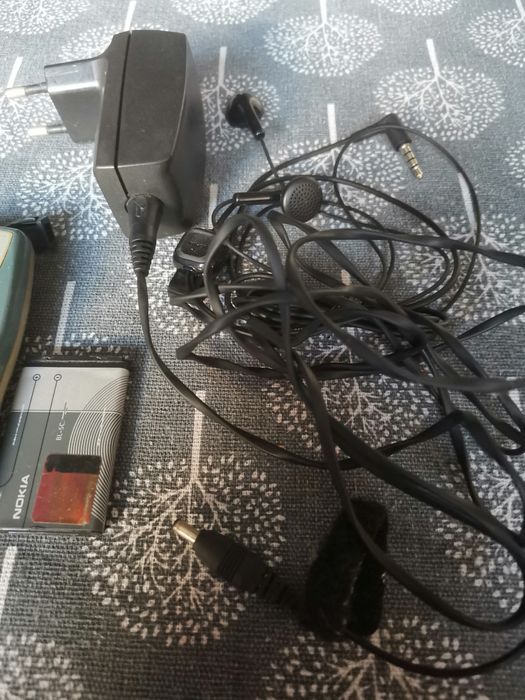 Nokia  100 стар модел