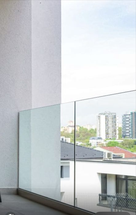 Balustrada sticla dubla si securizata, 5,18 m lung. Pretul total 600 lei.