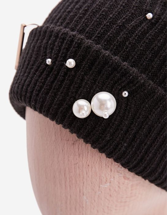 Нова зимна шапка с перли Stradivarius