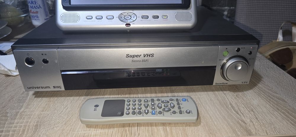 Videorecorder Super VHS Stereo Hi-Fi Universum VR 4390 (Fabricat de LG)