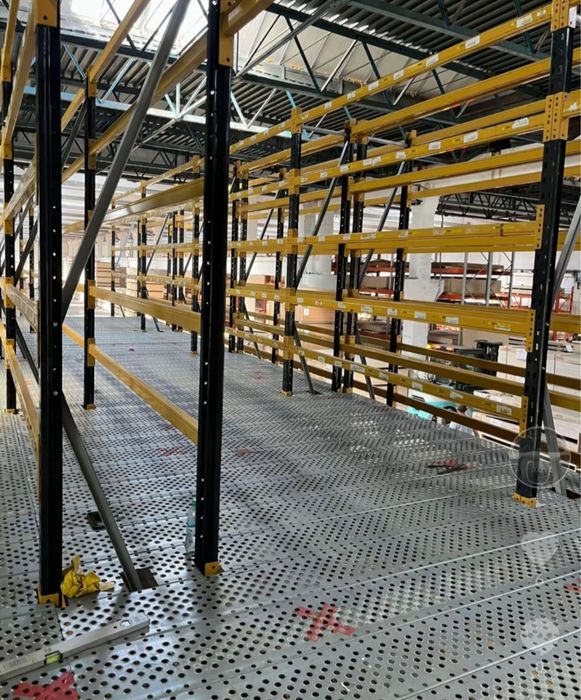 Rafturi metalice industriale