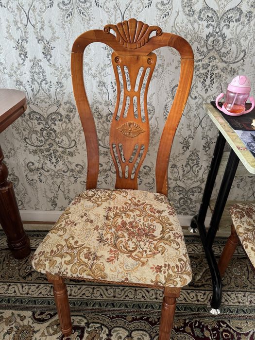 Стол со стульями