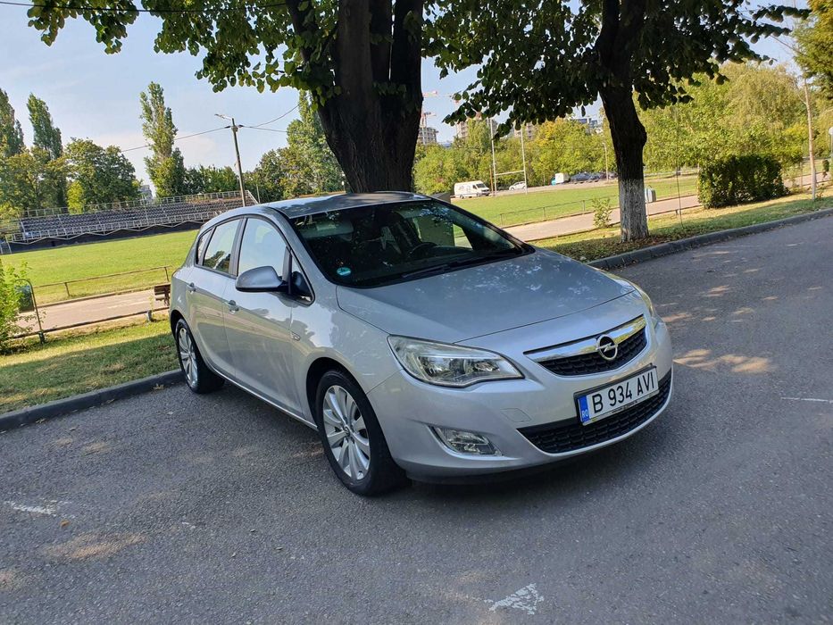 Opel Astra J Hatchback, 2011, 1.6 benzina aspirat, km reali - istoric