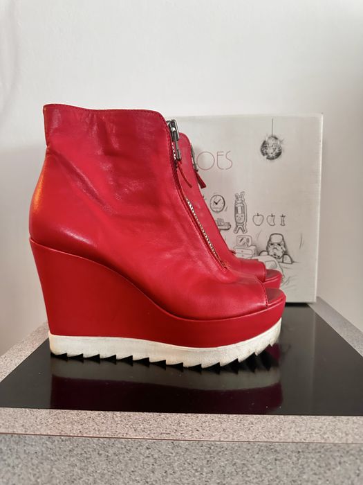 Летни боти на платформа от естествена кожа