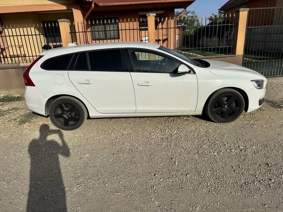 Volvo V 60 AWD ( 4x4) an de fabricatie 2015