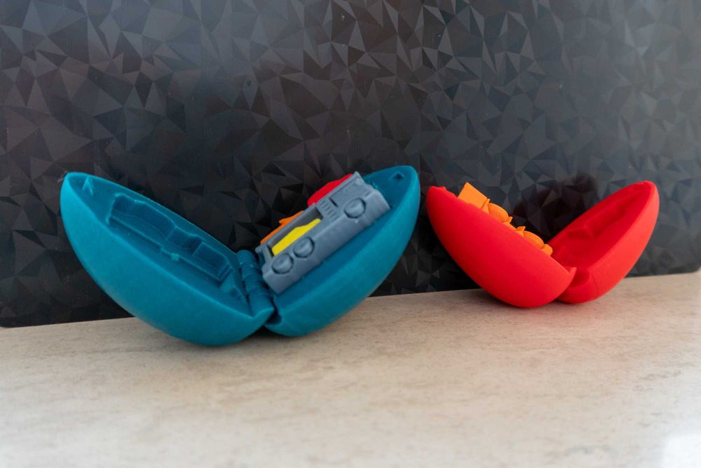 3D Принтирано Яйце с Изненада Миниатюрни Превозни Средства