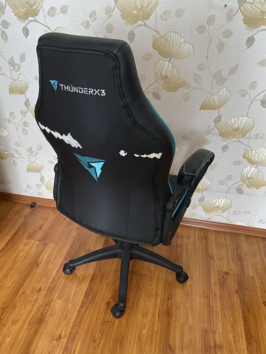 Игровое кресло Thunder x3