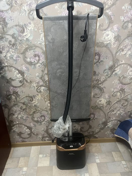 Отпариватель Tefal черный