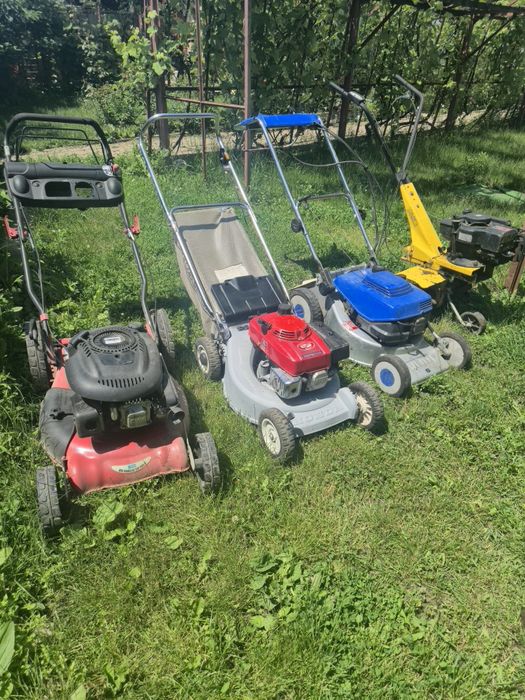 De vânzare mașina de tuns iarba in patru timpi