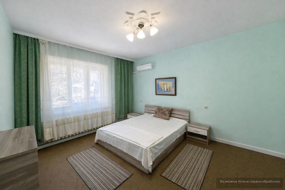 Тристаен апартамент под наем в Център