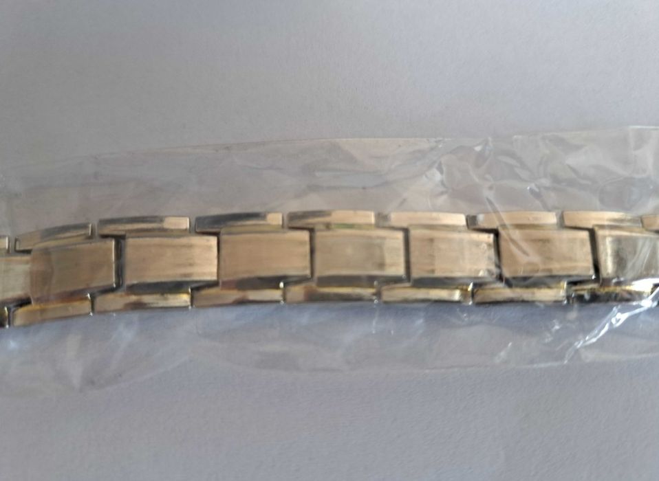 Магнитна гривна за китка