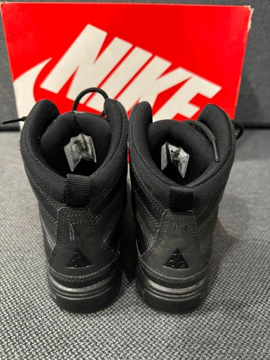 Нови високи зимни обувки nike
Размер: 36 ( стелка 23 см )

Цена: 40€

Обувките са в отлично състояние‼️

Изпращам с опция Преглед/Тест‼️
