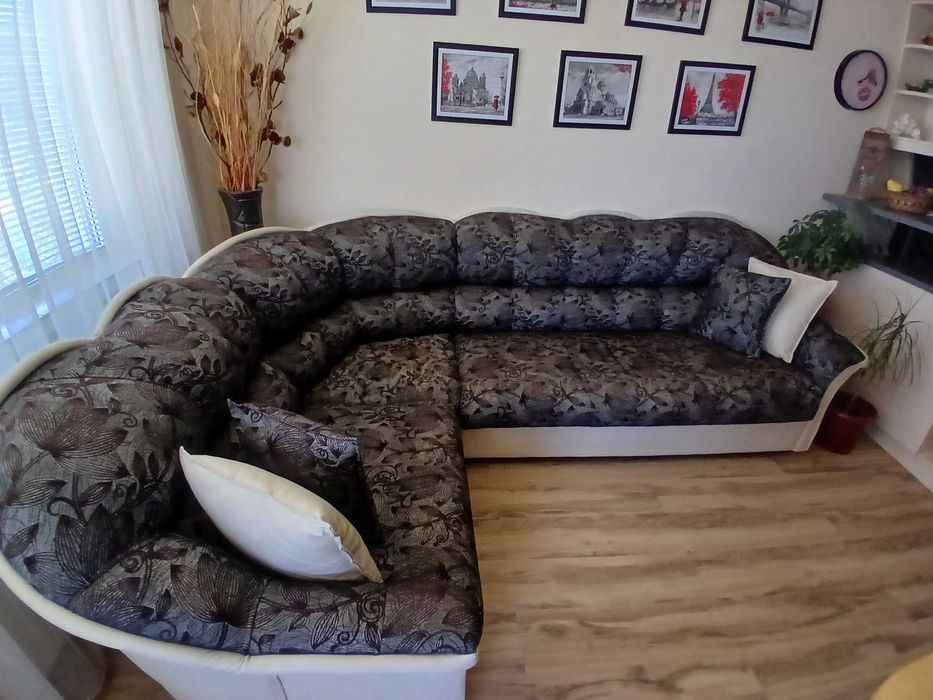 Ъглов диван с десен ъгъл