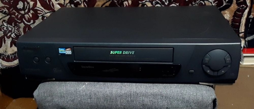 Vând videorecorder panasonic stereo 6 head