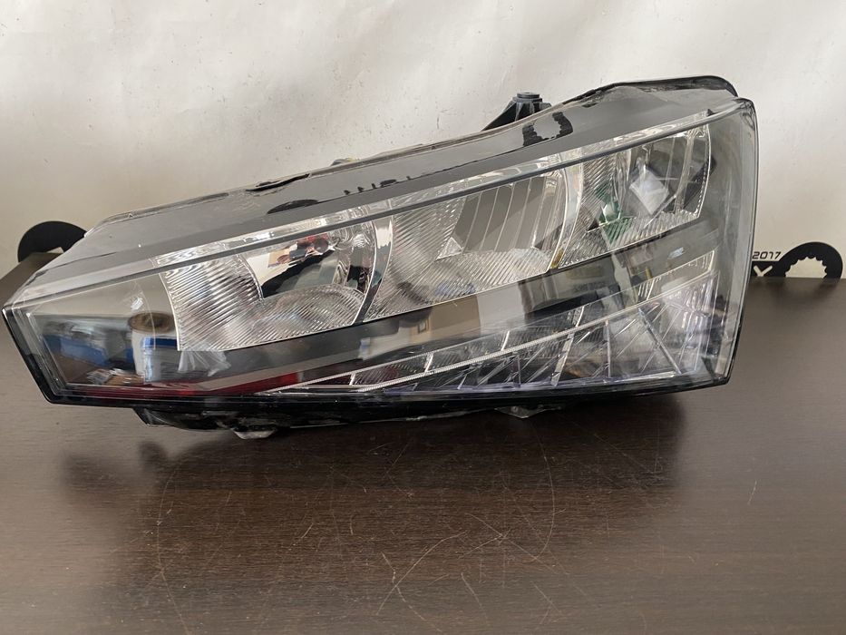 Far stanga halogen si led Skoda Scala
